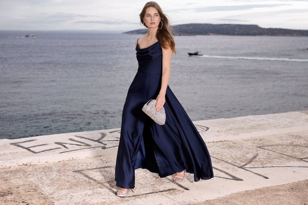 Quelle Veste Avec Robe Bleu Marine Pour Mariage Comment Accessoiriser Une Robe Bleu Marine Pour Un Mariage ? | Robe