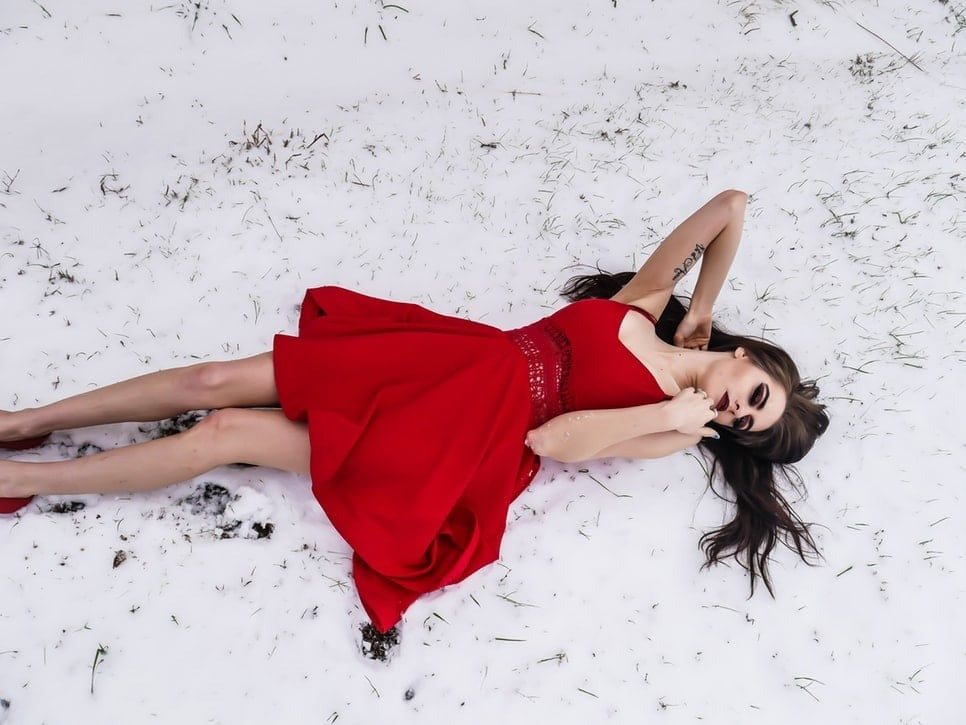 Comment porter une robe patineuse ? Astuces pour un look flatteur