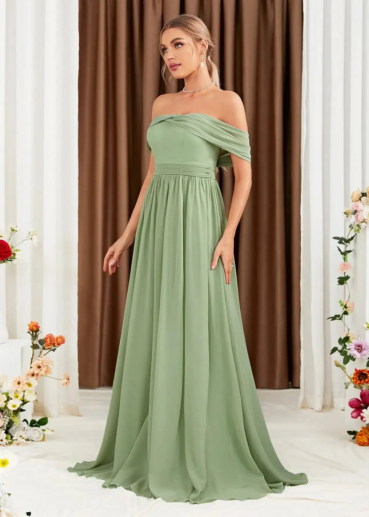 Robe de bal verte épaules dénudées