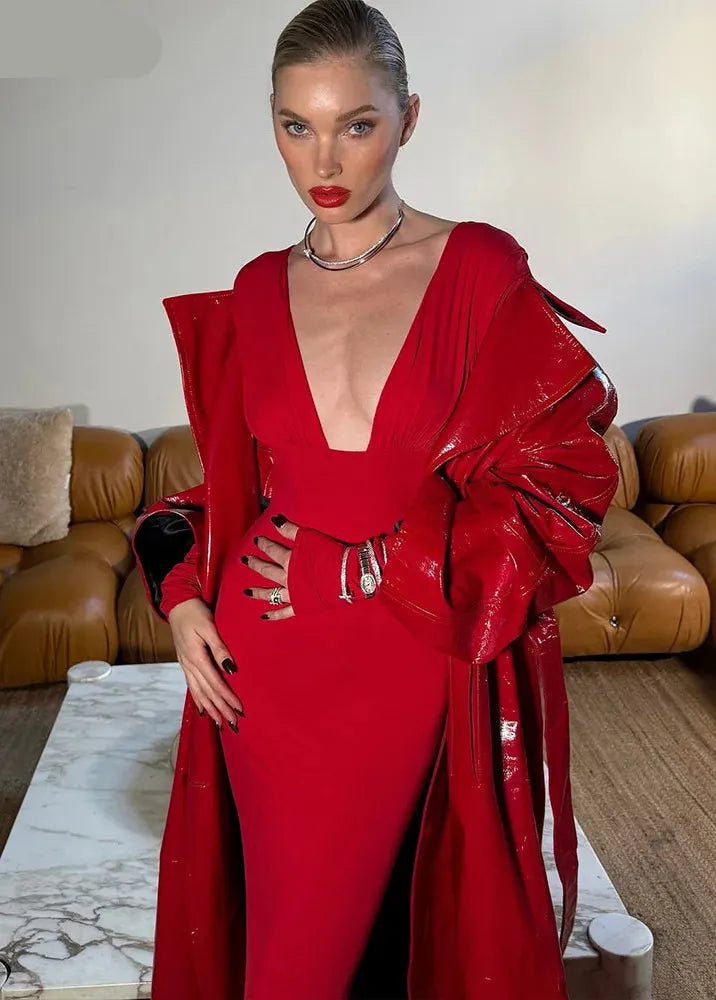 Robe décolleté plongeant rouge