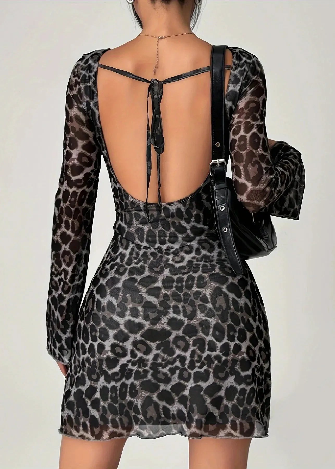 Robe leopard courte