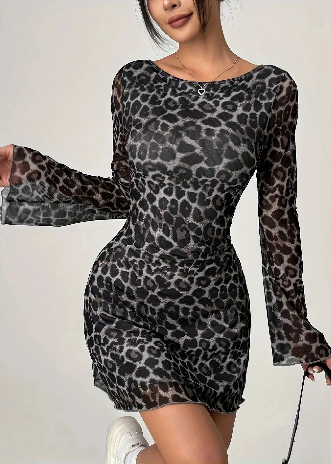 Robe leopard courte