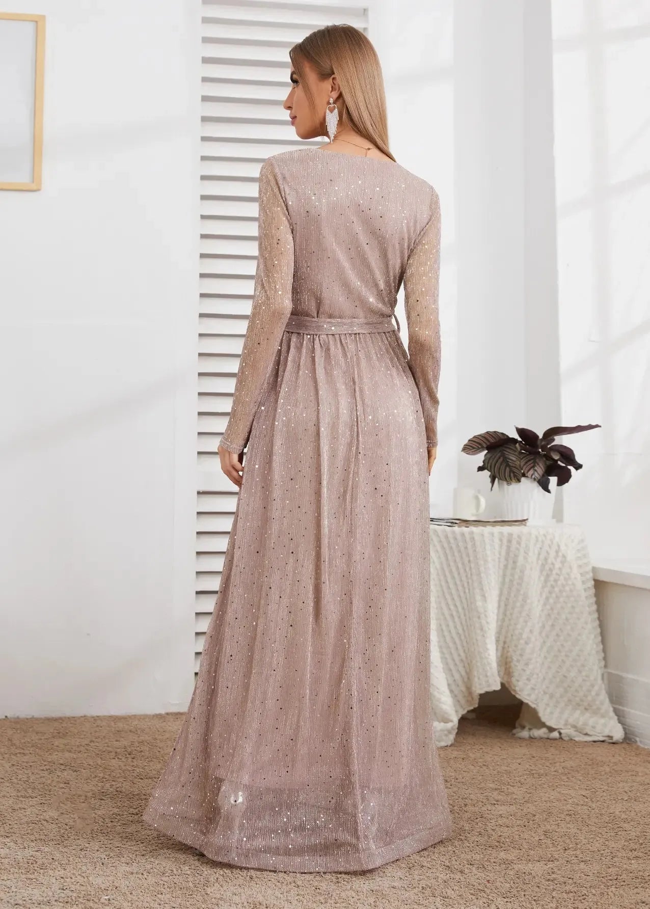 Robe longue brillante rose pâle