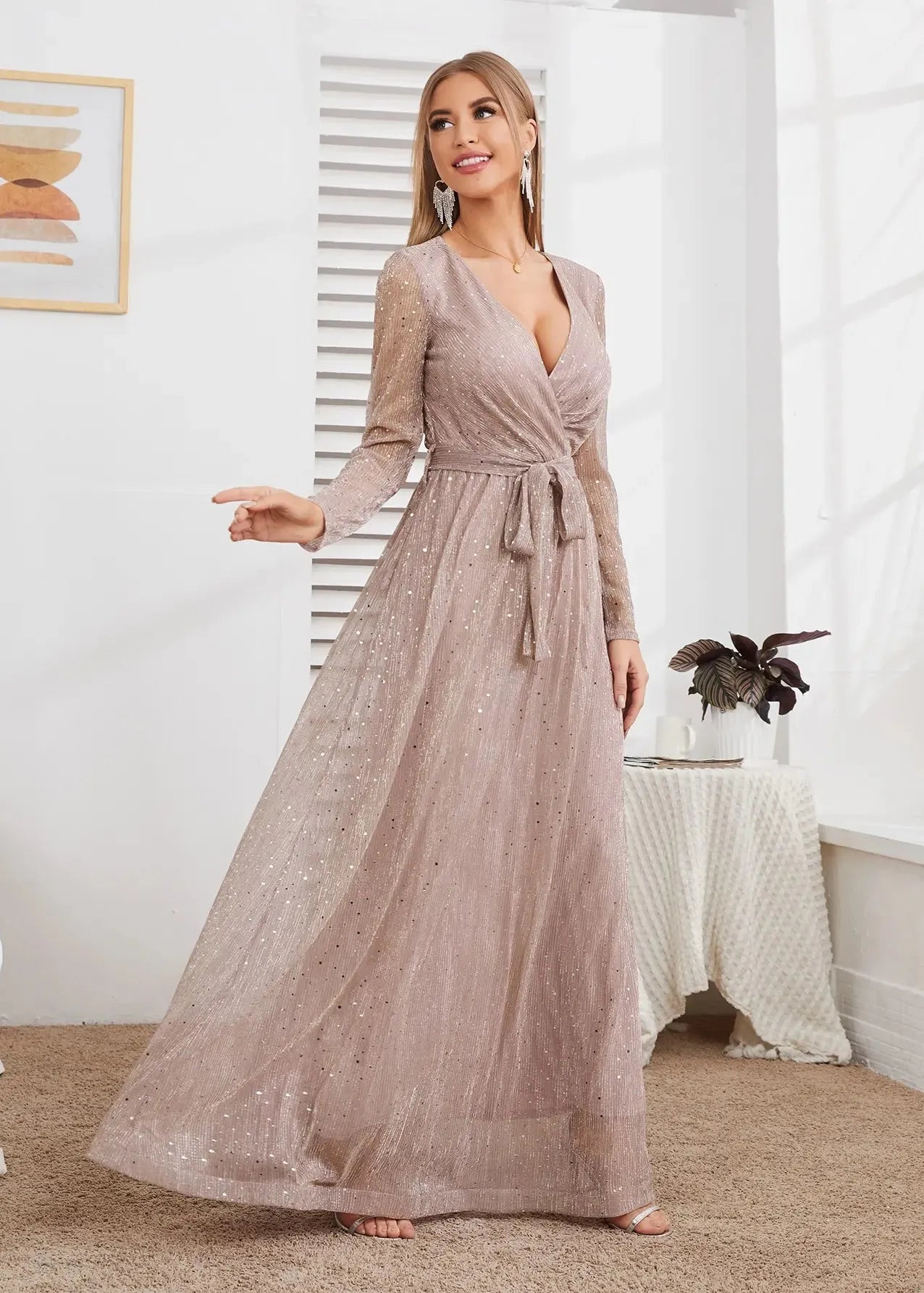 Robe longue brillante rose pâle