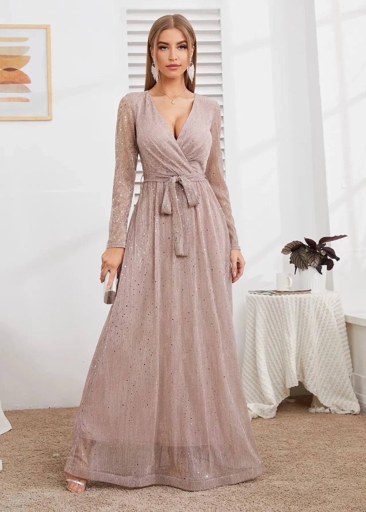 Robe longue brillante rose pâle