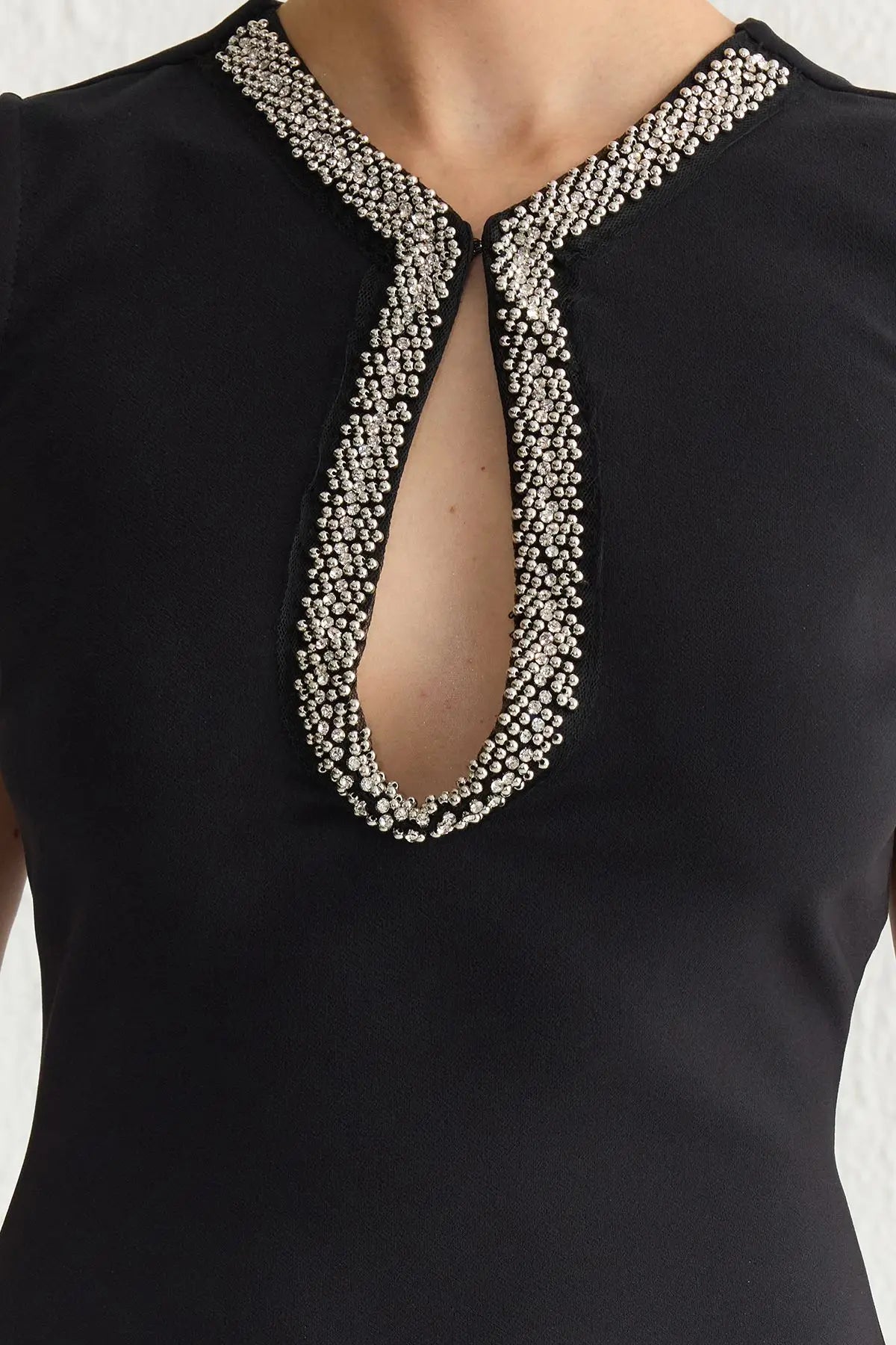 Robe noire décolleté goutte d'eau-Robe Parfaite