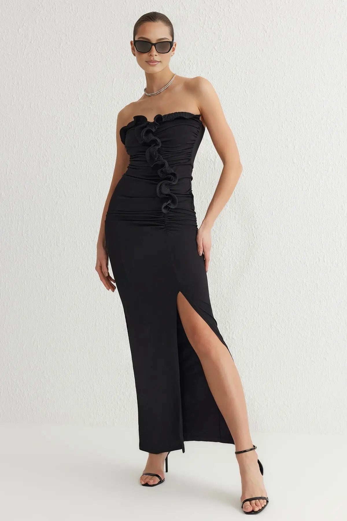 Robe noire froufrou