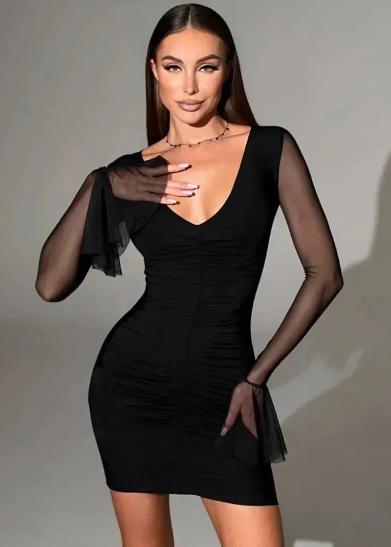Robe noire manche transparente