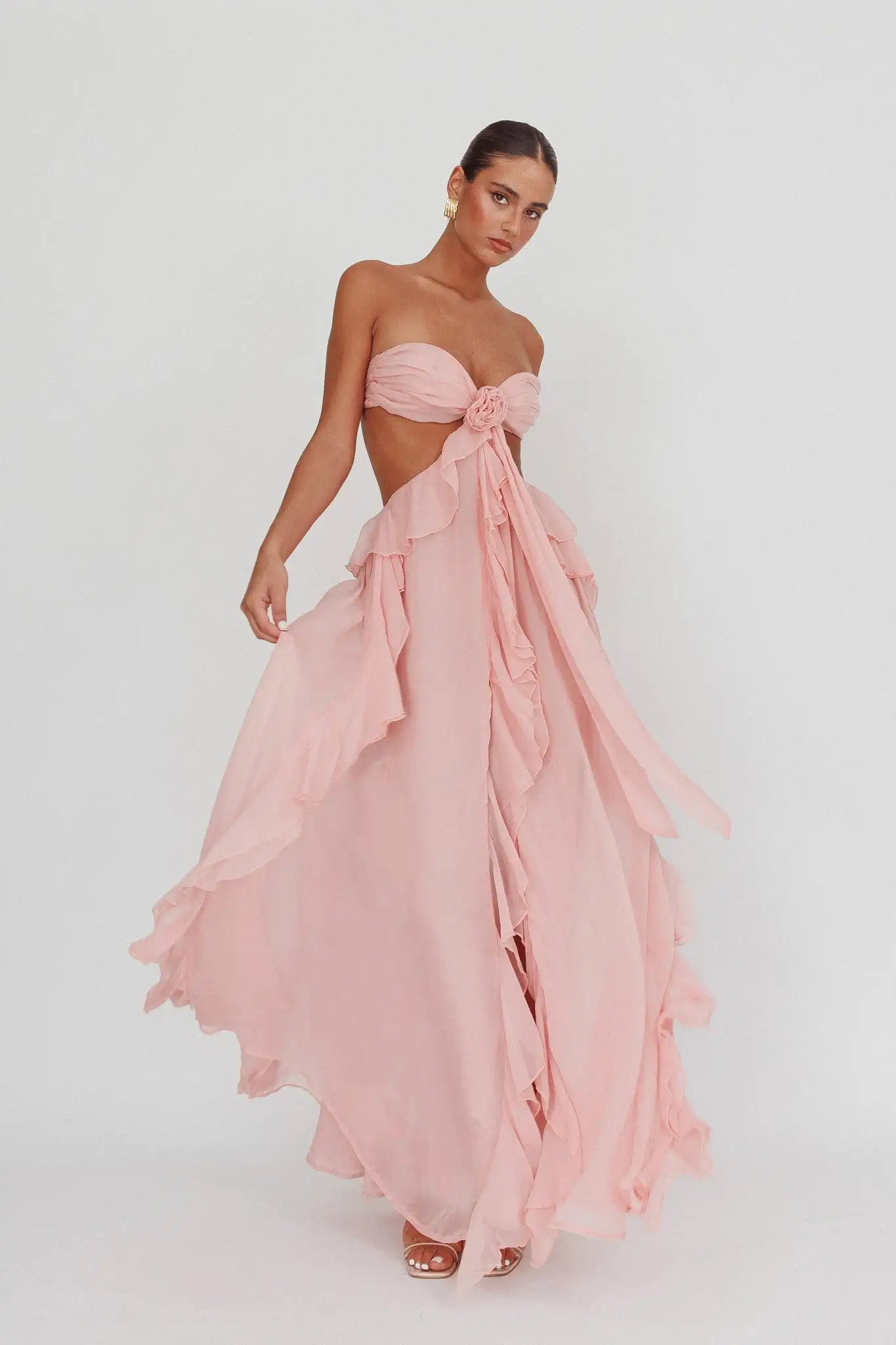 Robe rose a volant