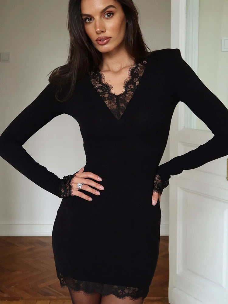 Robe en dentelle noire courte