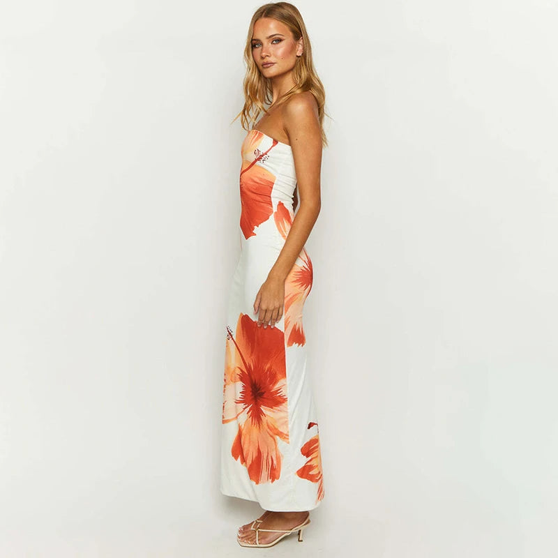 Robe blanche avec de grosses fleurs