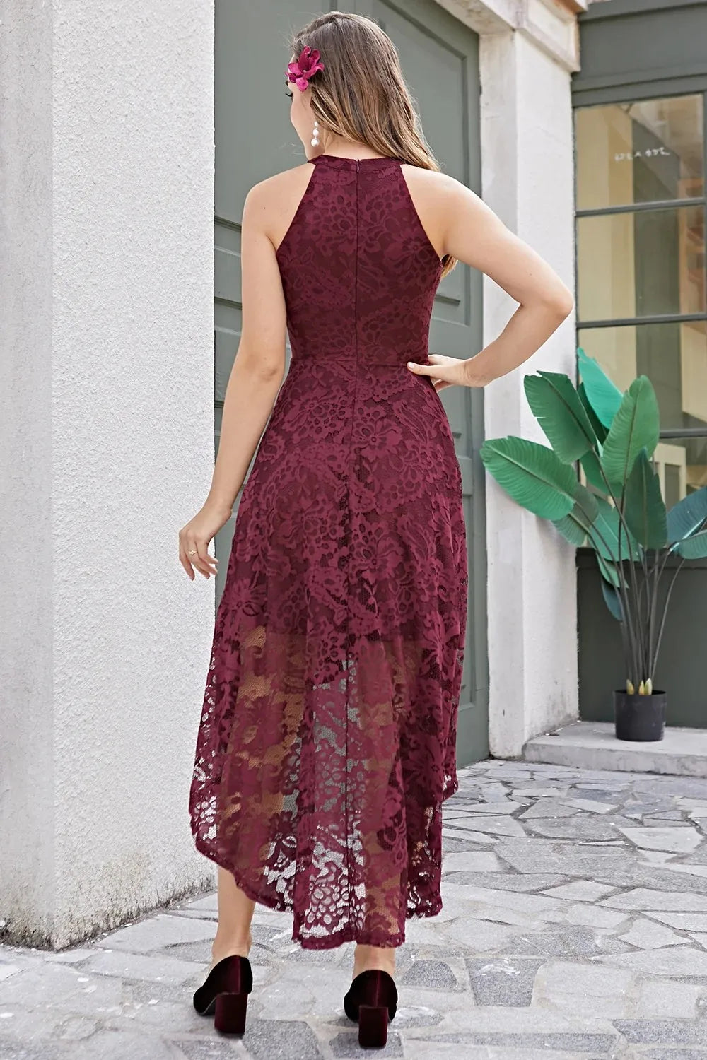 Robe en dentelle bordeaux