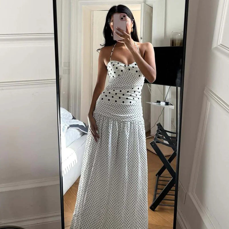 Robe a pois blanche et noire