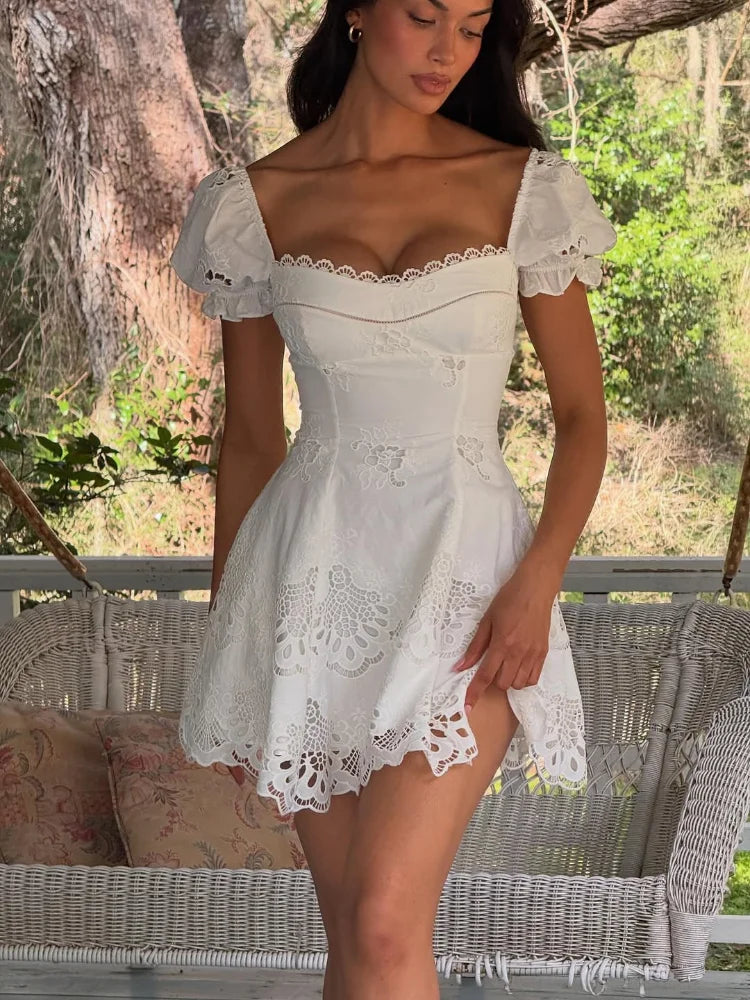 Robe blanche patineuse dentelle