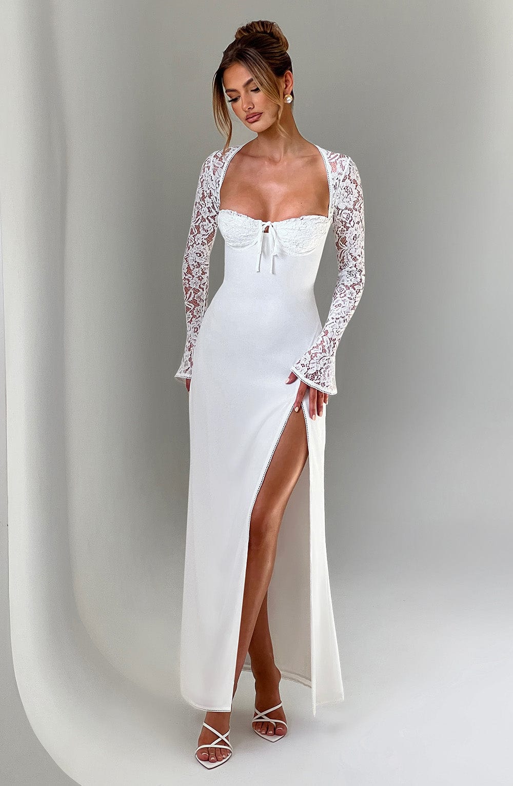 Robe fendue blanche