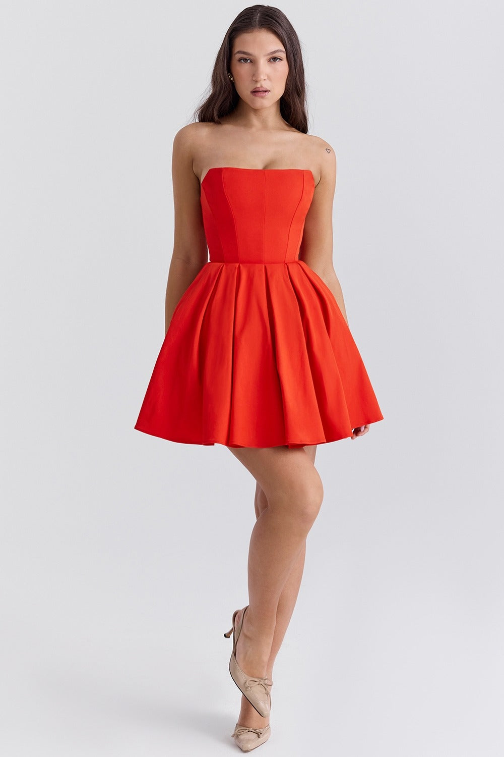 Robe rouge sans bretelles