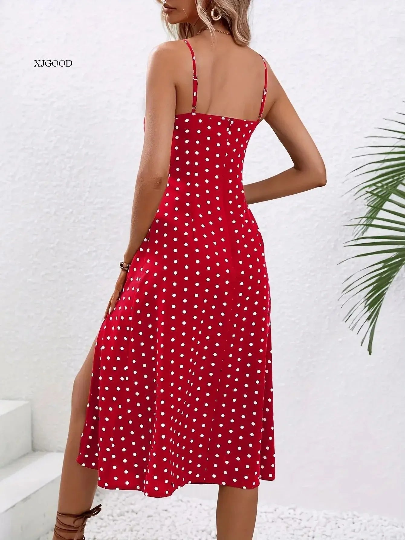 Robe rouge à pois