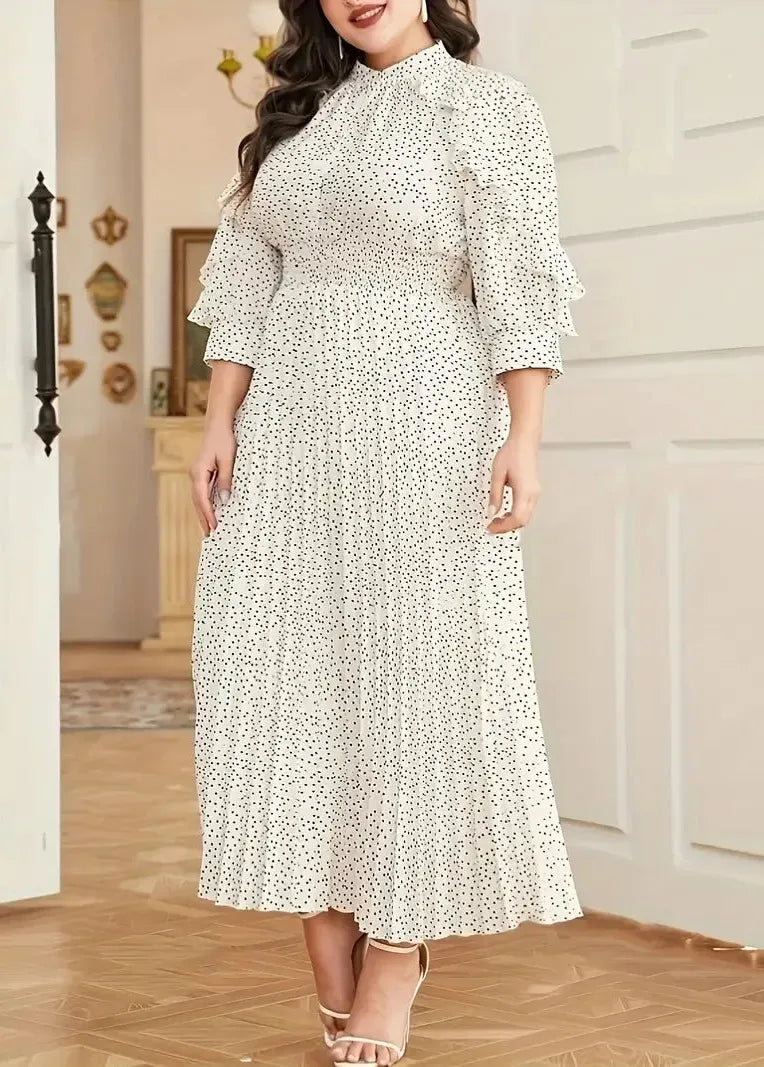 Robe blanche a pois noirs femme ronde