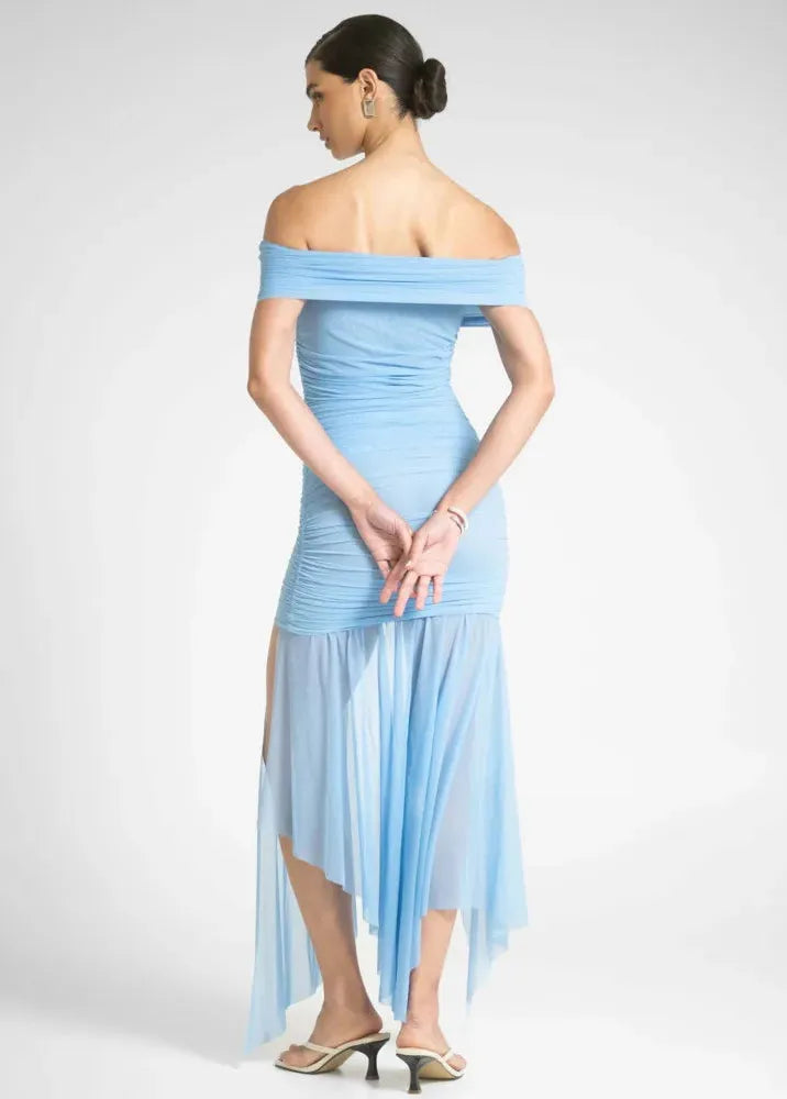Robe bleue habillée