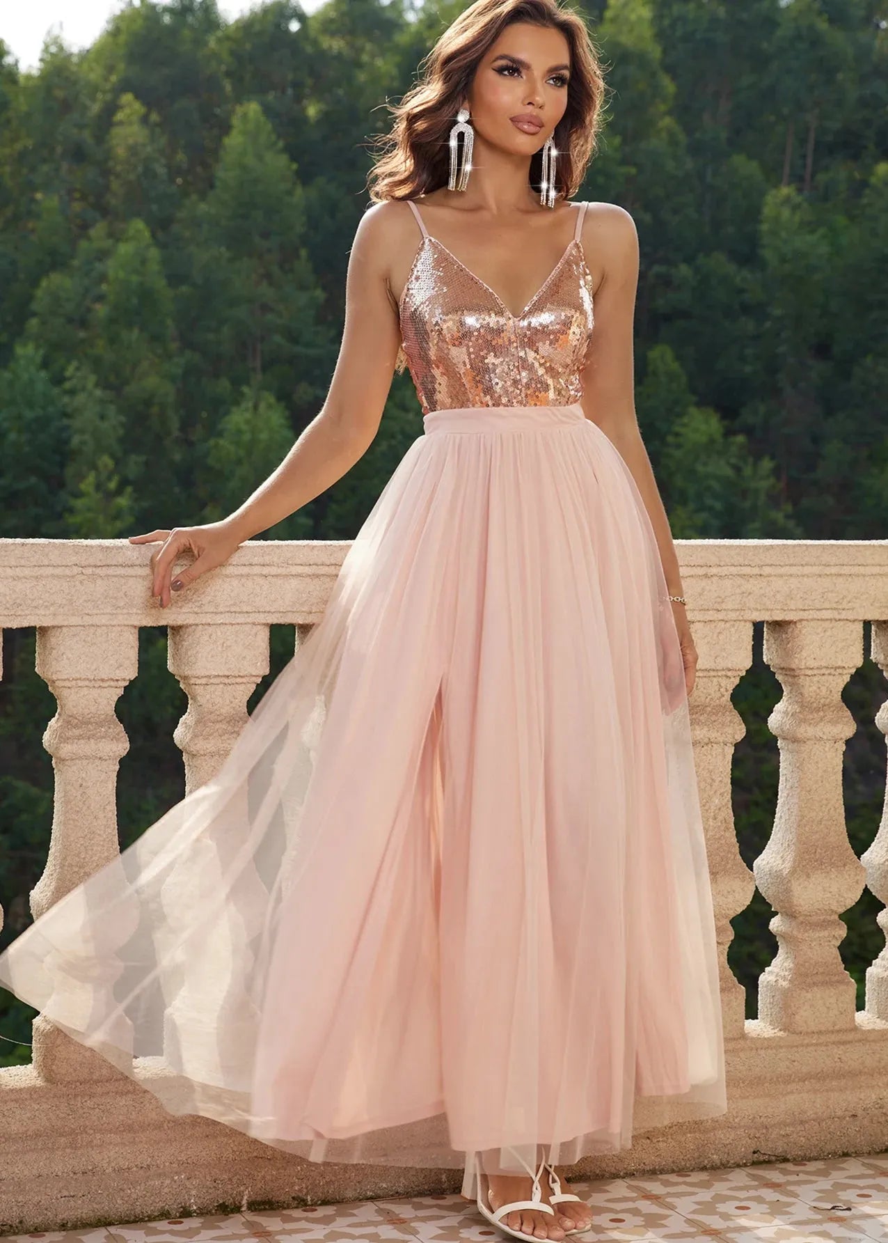 Robe longue en tulle et sequins