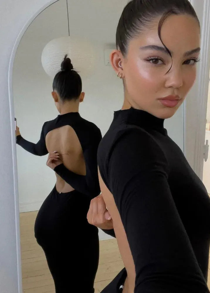 Robe longue noire fendue dos nu