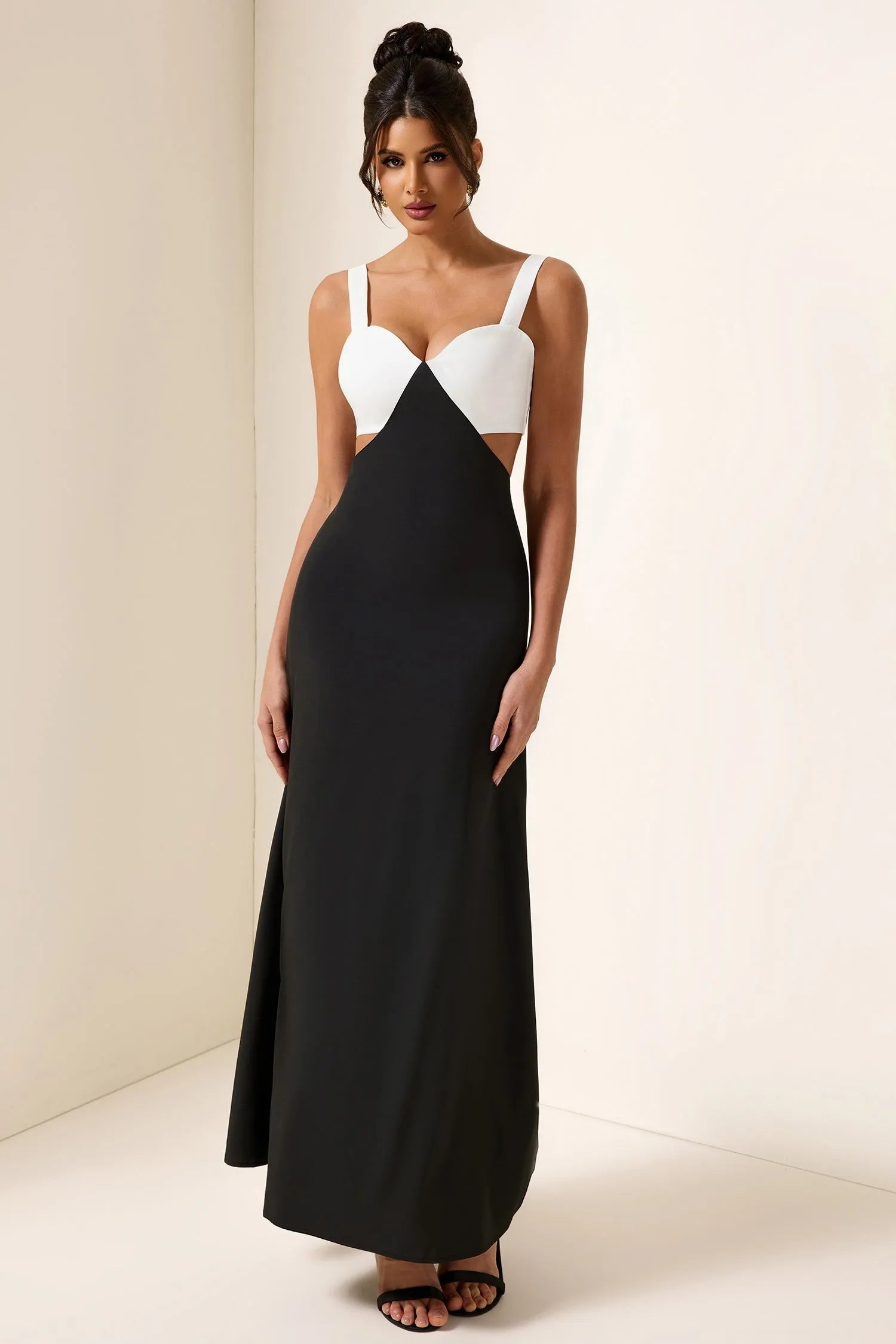 Robe noire et blanche