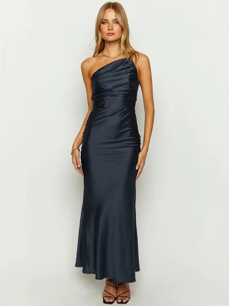 Robe noire satinée