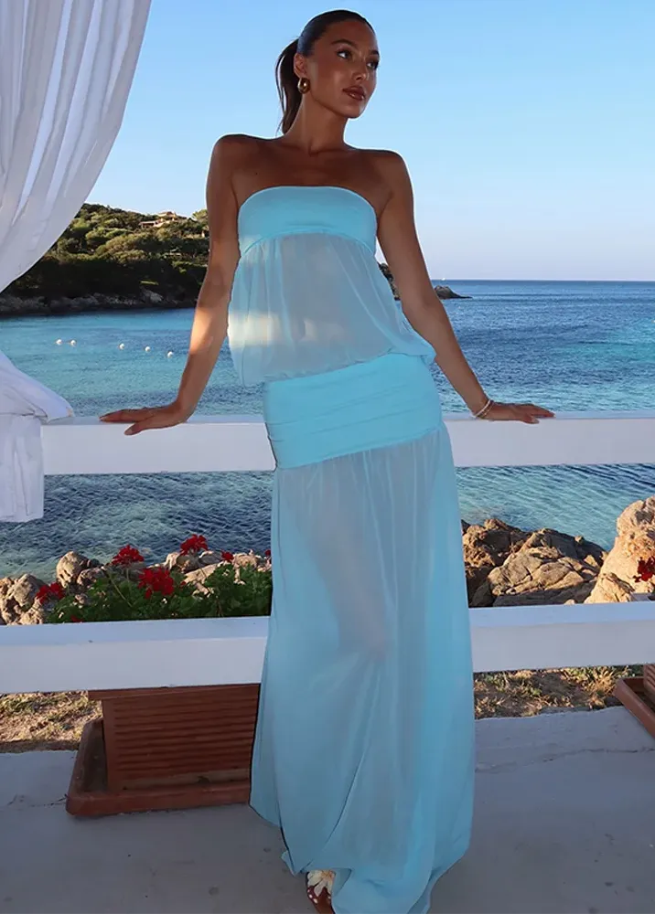 Robe bleu transparente