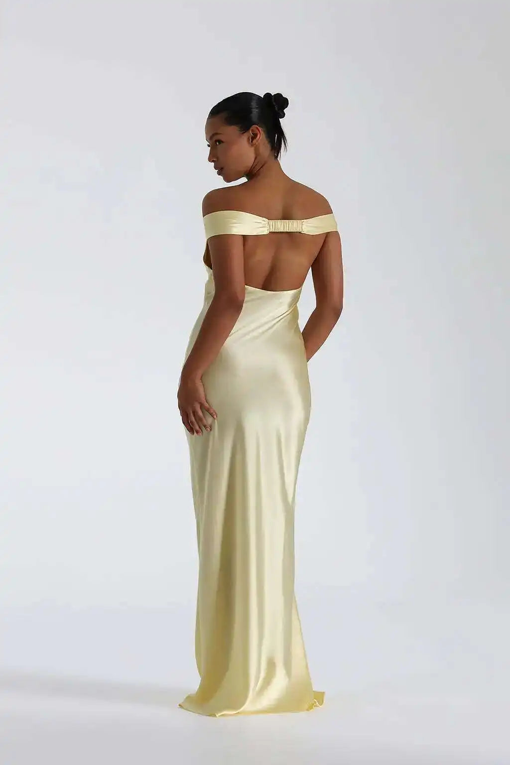 Robe de cérémonie épaule dénudée jaune