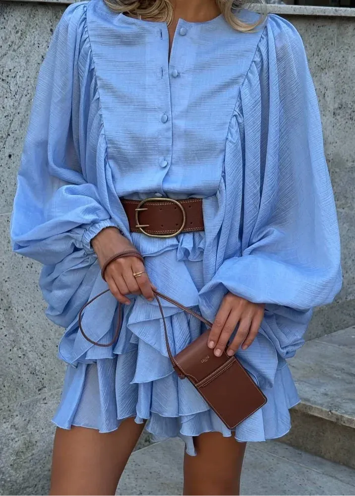 Robe bleu a volant