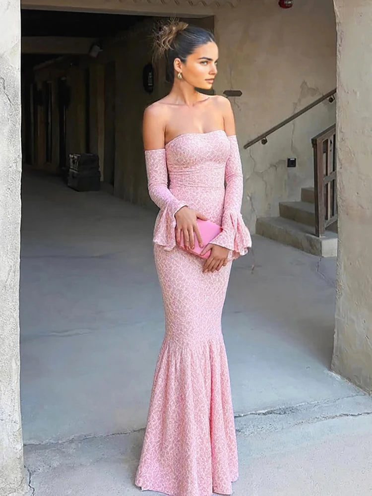 Robe sirène rose en dentelle