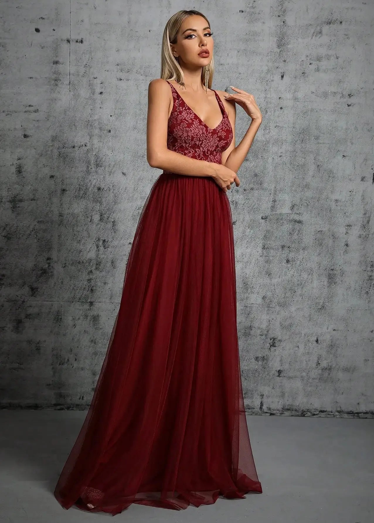 Longue robe rouge de bal