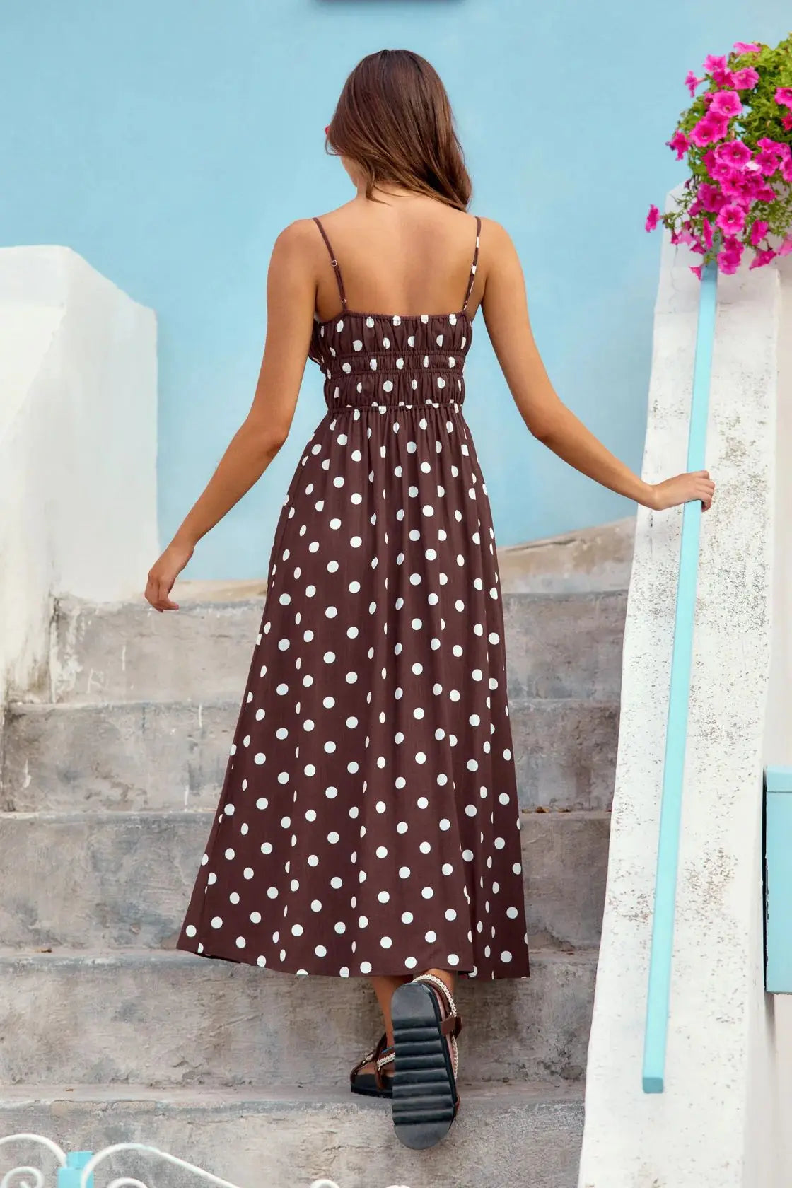 Robe a pois marron et blanc