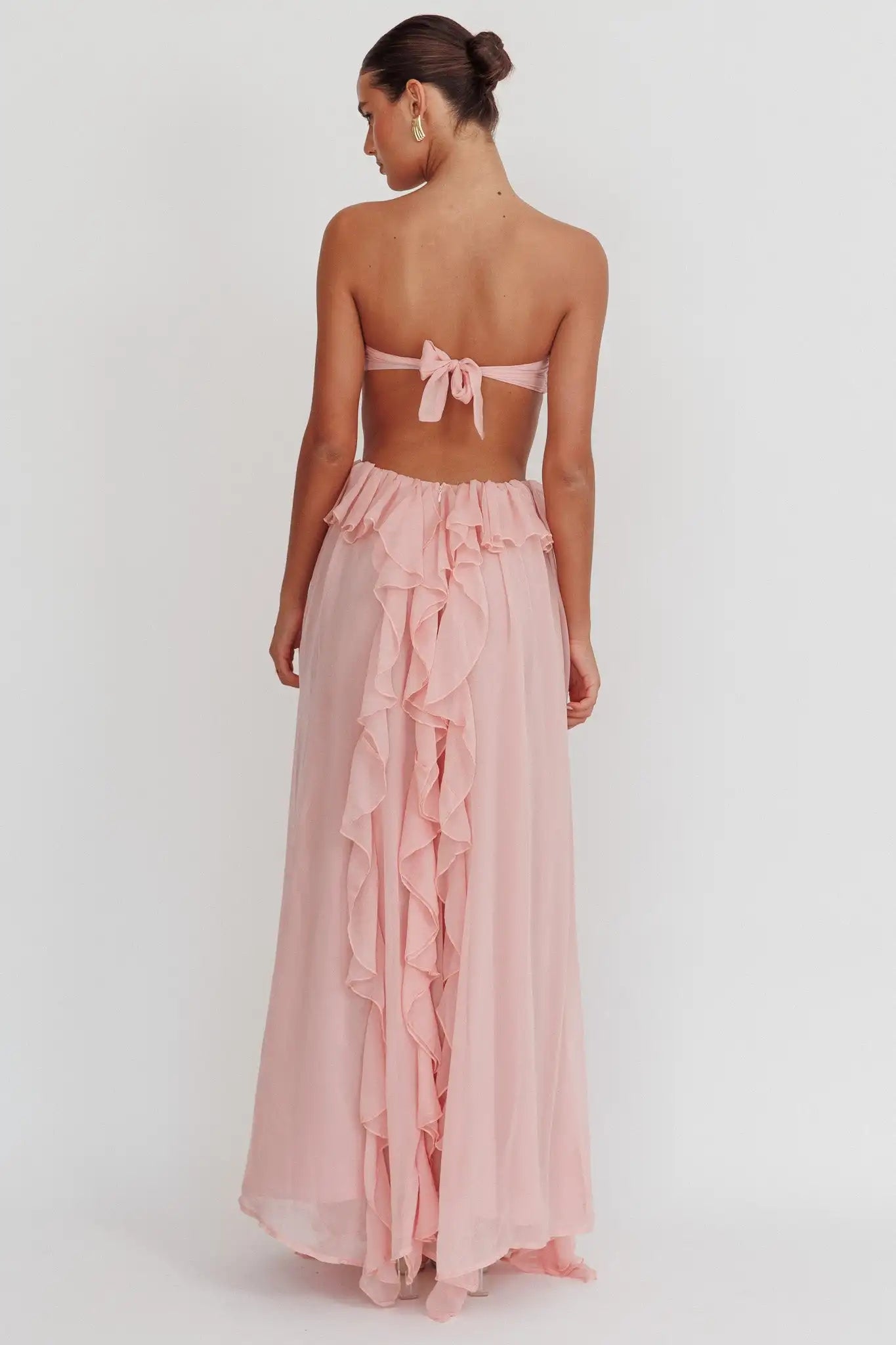 Robe rose a volant