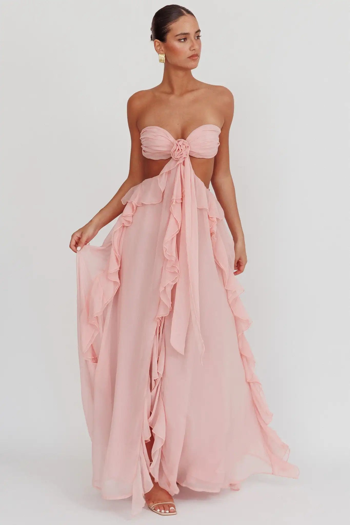 Robe rose a volant