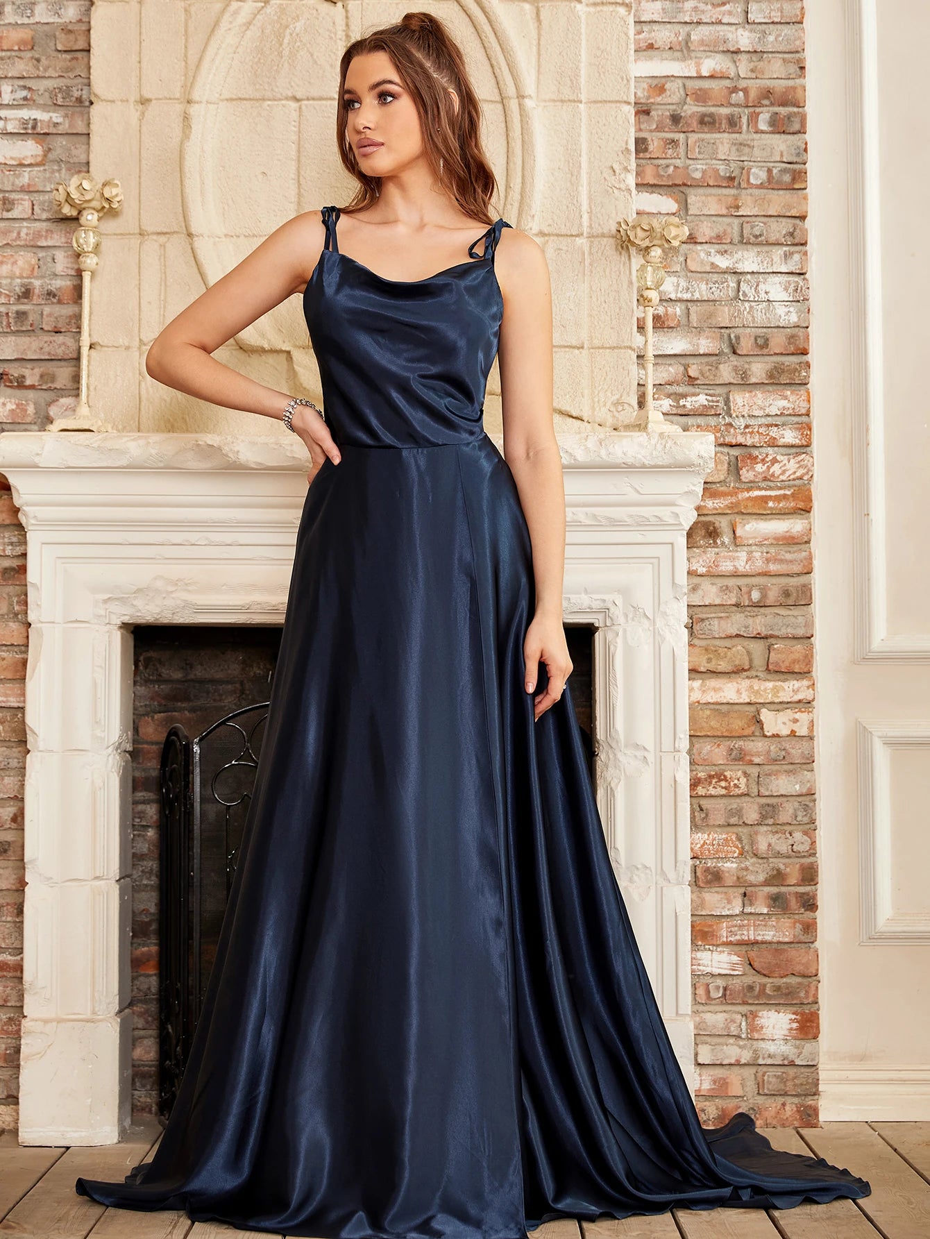 Robe satin bleu marine