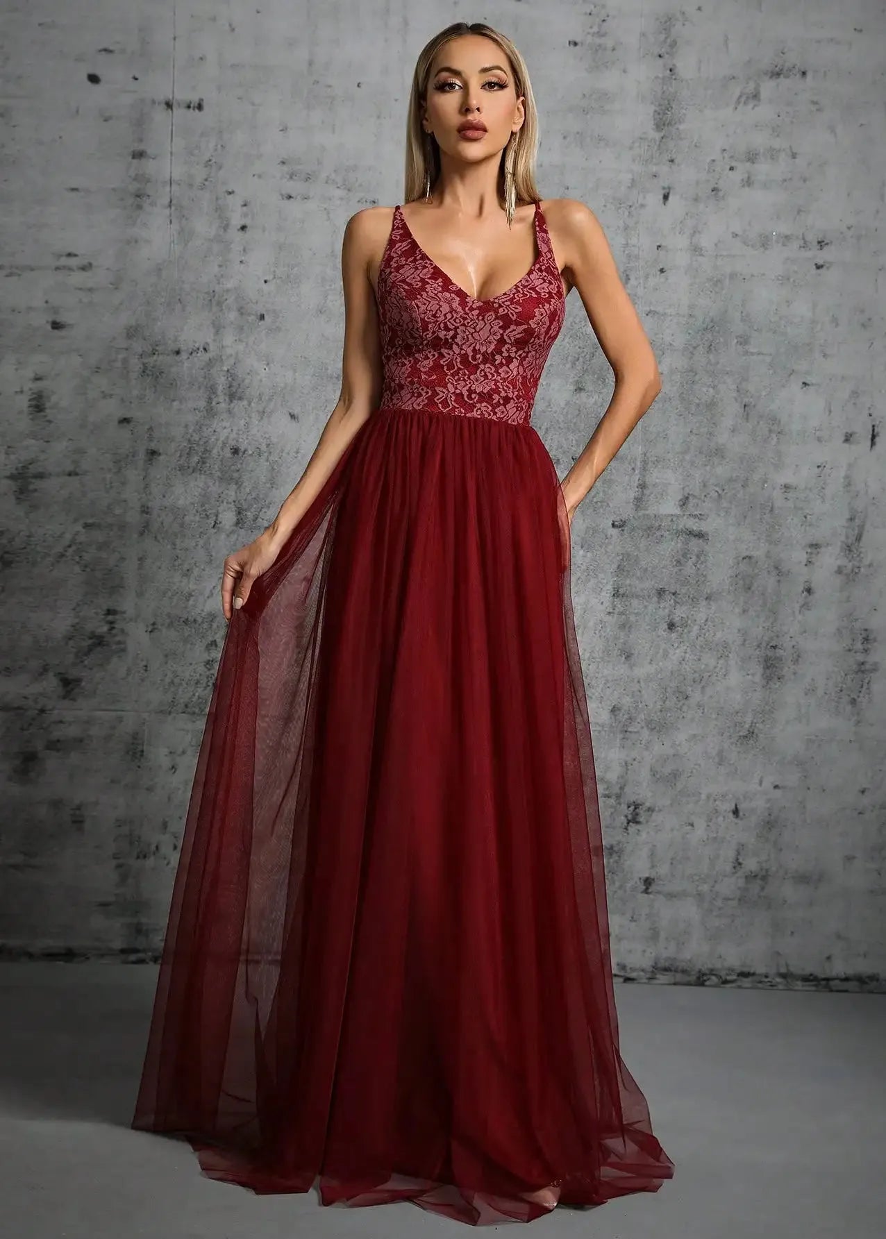 Longue robe rouge de bal