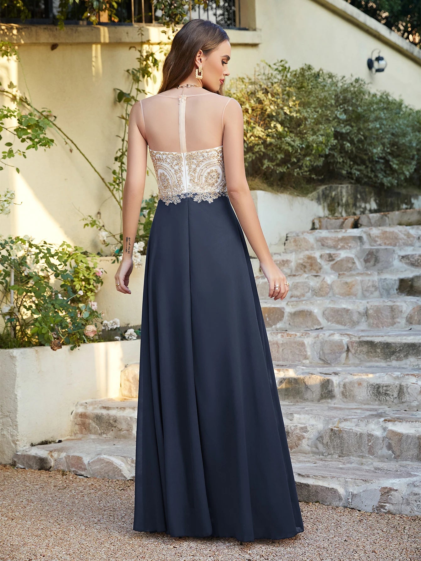 Robe longue invitée mariage bleu et or