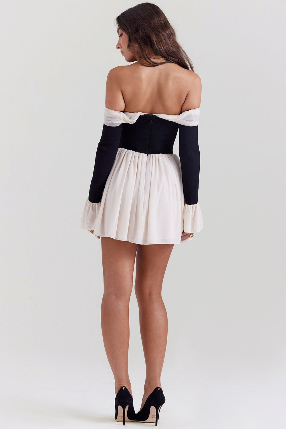 Robe courte noire et blanche