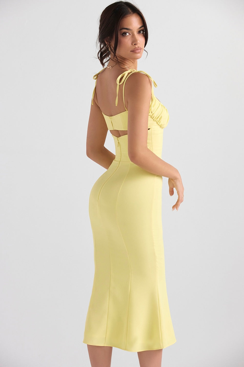 Robe jaune pastel
